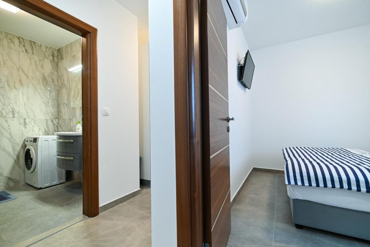 Apartments By The Sea Trogir - 21215 Номер фото